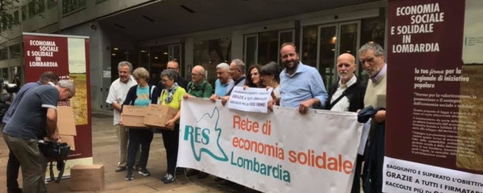 Consegnate alla Regione Lombardia 9000 firme per una legge sull'ESS