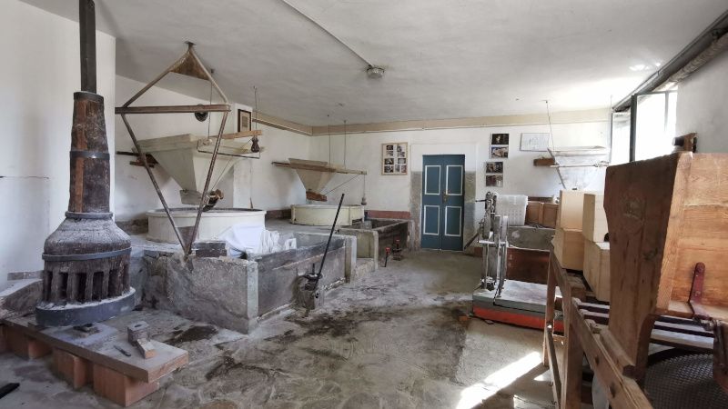 Al mulino con la forza dell'acqua e della pietra