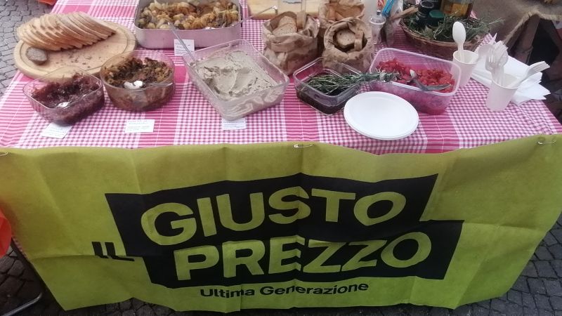 Banchetta e boicotta, quindi bancotta!